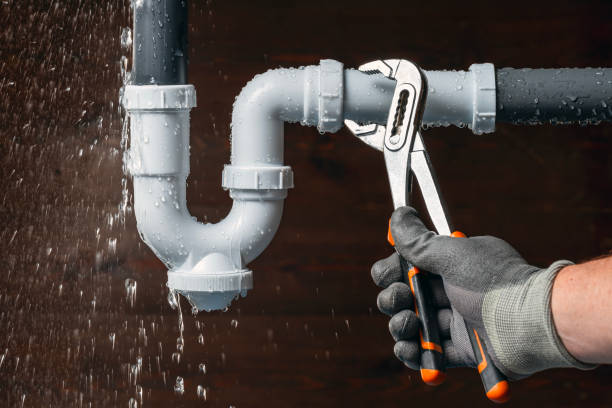 Professional Emergency Plumber technician working in Hadley, MI